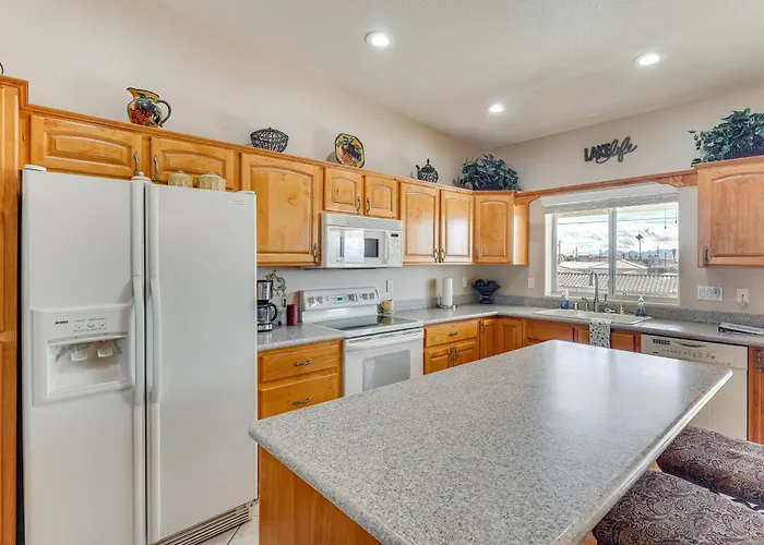 Private Pool, 3 Mi To Water! Havasu Ferienhaus *
