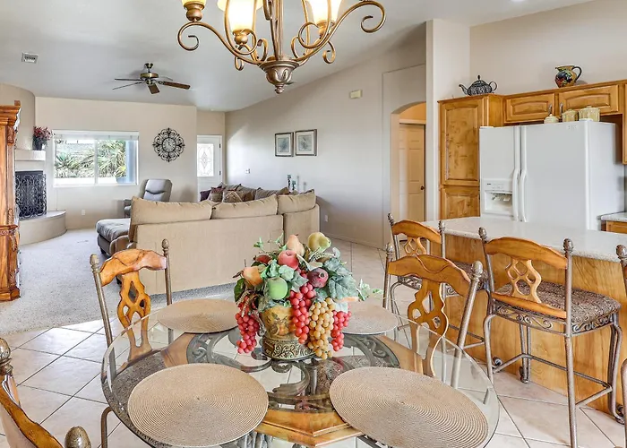 Private Pool, 3 Mi To Water! Havasu Ferienhaus